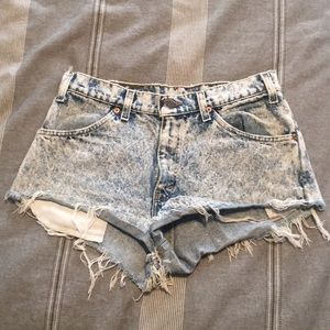 Acid wash Levi high waisted cutoff shorts